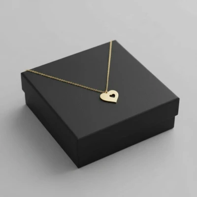 Halskette mit Anhänger