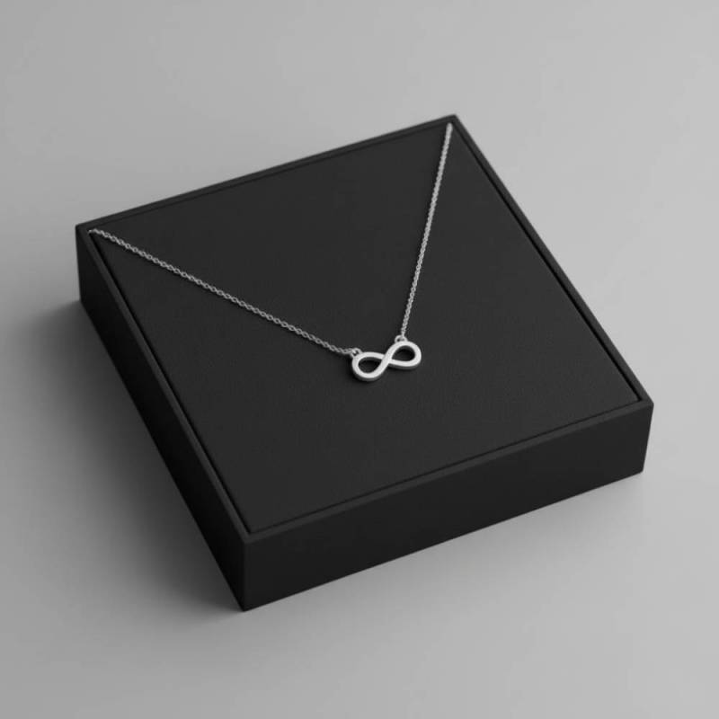 Halskette mit Anhänger