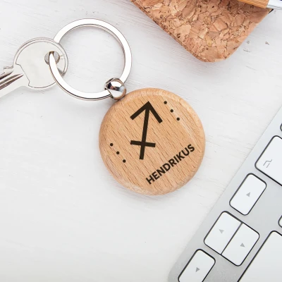 Schlüsselanhänger aus Holz - Mit dem Sternzeichen Schütze