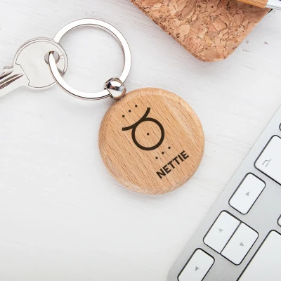 Schlüsselanhänger aus Holz - Mit dem Sternzeichen Stier