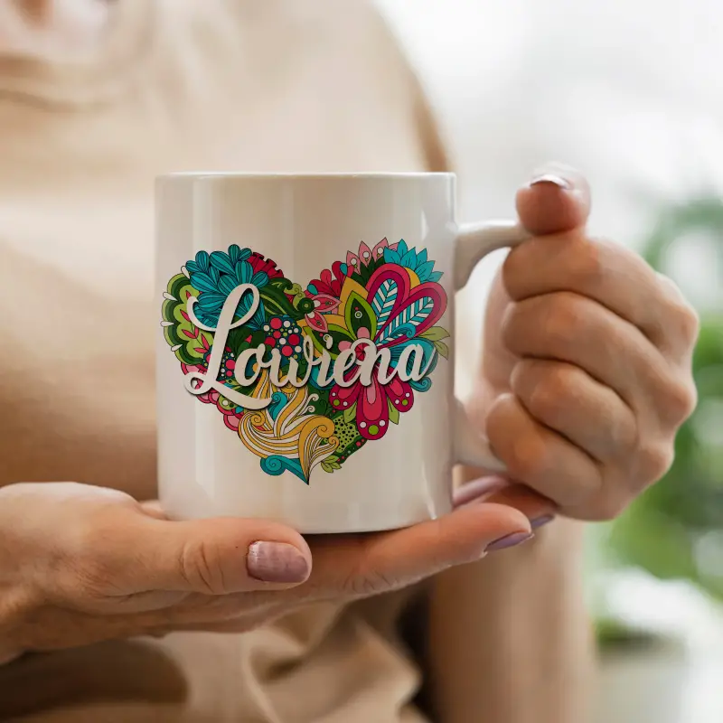 Tasse mit Personalisierung in Herzform
