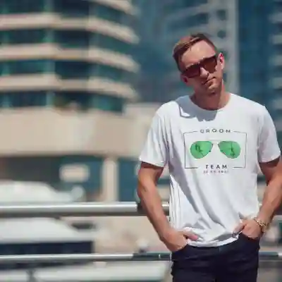 Personalisierte T-Shirt für den Junggesellenabschied - Bräutigamsteam Brillen