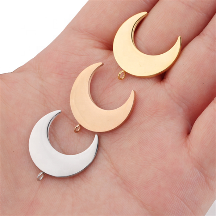 Halskette mit Halbmond-Anhänger