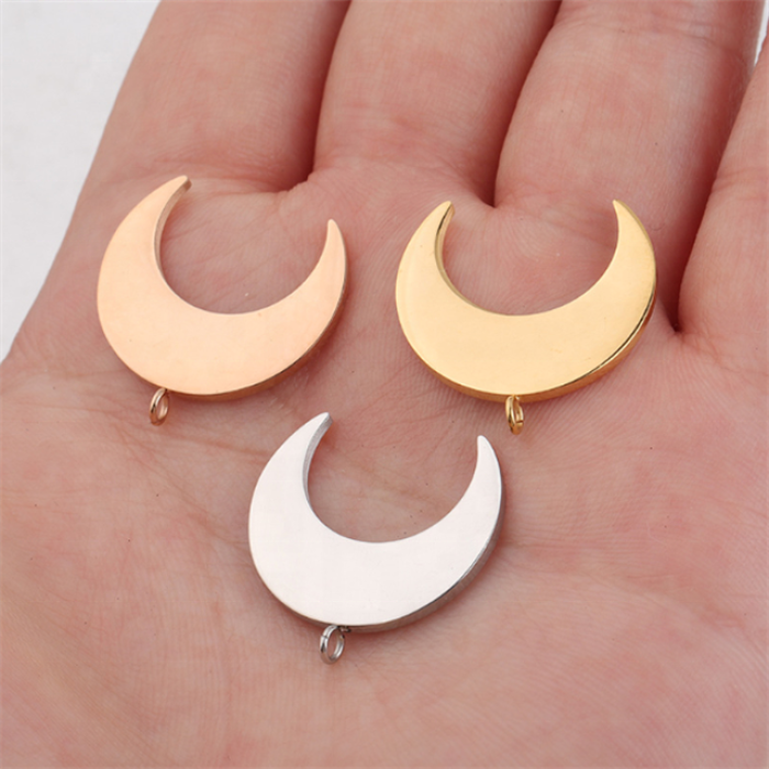 Halskette mit Halbmond-Anhänger