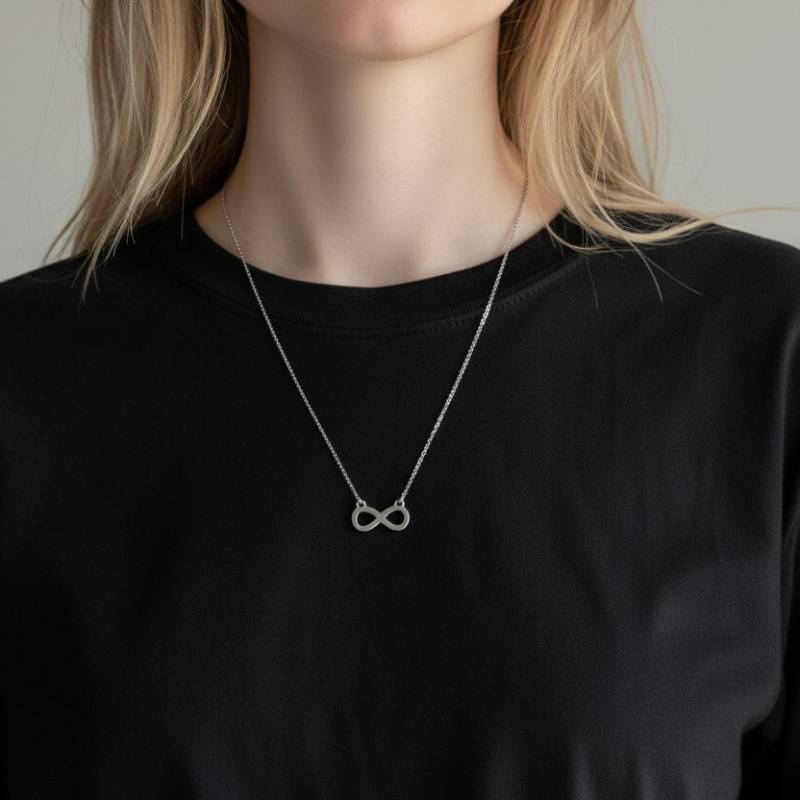 Halskette mit Anhänger