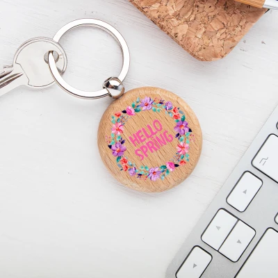 Personalisierter Holzschlüsselanhänger - Ein schöner Frühling