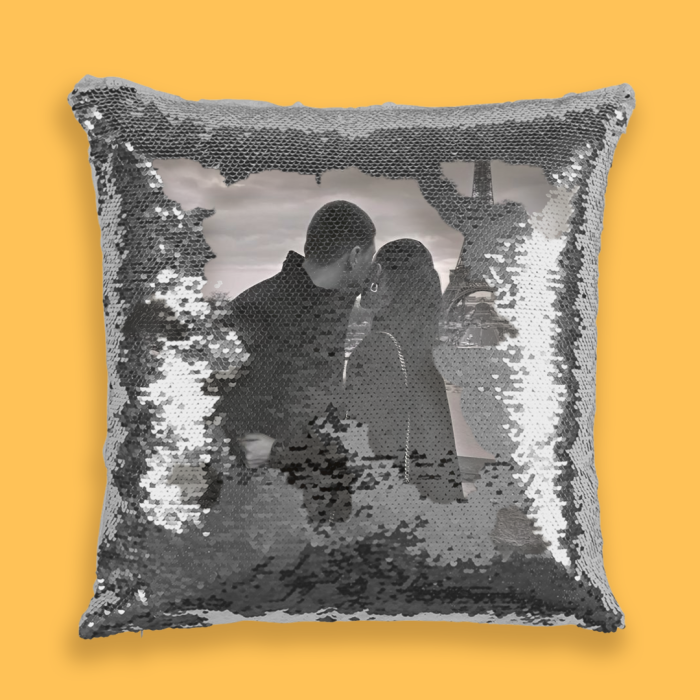 Personalisiertes Kissen mit Pailletten – Schwarz-Weiß