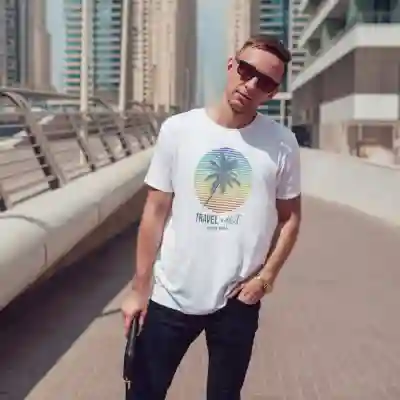 Personalisierte Herren T-Shirt - Reise-Süchtiger