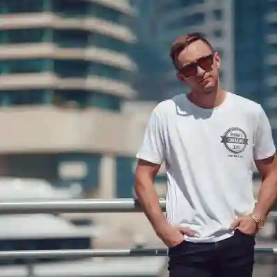 Personalisierte T-Shirt für den Junggesellenabschied - Bräutigam trinkt