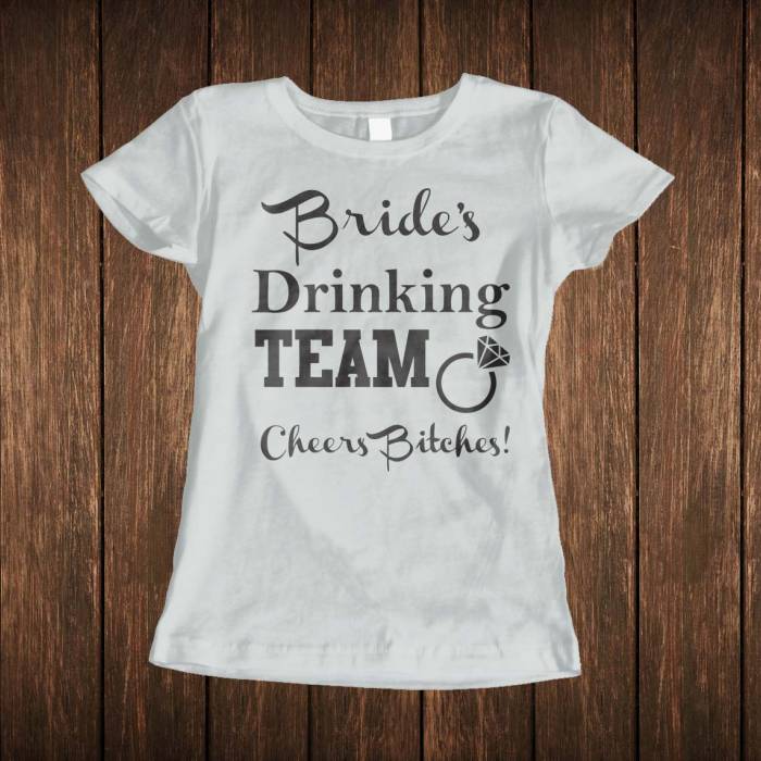 Personalisierte T-Shirt für den Junggesellinnenabschied – Brides Drinking Team