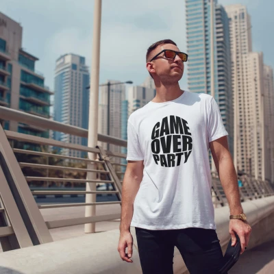 Personalisierte T-Shirt für den Junggesellenabschied – Game Over Party